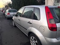 Gebraucht Ford Fiesta 75 PS (55 kW) 2005 Silber Limousine