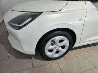 Gebraucht Suzuki Swift Comfort 83 PS (61 kW) 2025 Pure white pearl/mineral gray Kleinwagen