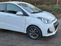Gebraucht Hyundai i10 67 PS (49 kW) 2017 Weiß Kleinwagen