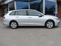 Gebraucht VW Golf VIII Life 150 PS (110 kW) 2022 Reflex silver metallic Kombi