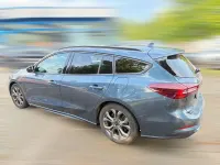 Gebraucht Ford Focus ST-Line X 125 PS (91 kW) 2024 Chromablau metallic Kombi