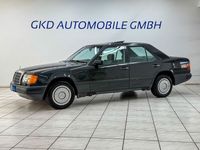 Gebraucht Mercedes E230 136 PS (100 kW) 1988 Schwarz Limousine