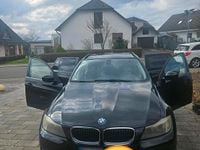 Gebraucht BMW 320 163 PS (119 kW) 2012 Schwarz Kombi