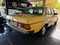 Gebraucht Mercedes 230 109 PS (80 kW) 1977 Gelb Limousine
