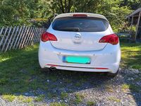 Gebraucht Opel Astra Design Edition 140 PS (102 kW) 2011 Weiß Kleinwagen