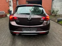 Usata Opel Astra 140 CV (102 kW) 2013 Marrone Berlina