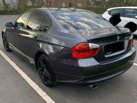 Gebraucht BMW 320 163 PS (119 kW) 2007 Grau Limousine