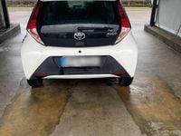Gebraucht Toyota Aygo 69 PS (50 kW) 2016 Weiß Kleinwagen