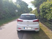 Gebraucht Hyundai i20 Active 120 PS (88 kW) 2017 Weiß Limousine