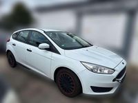 Gebraucht Ford Focus Ambiente 101 PS (74 kW) 2016 Weiß Kleinwagen