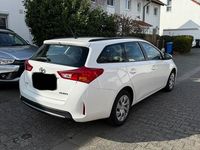Gebraucht Toyota Auris 90 PS (66 kW) 2014 Weiß Limousine