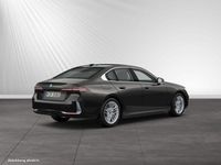 Gebraucht BMW 530e 299 PS (219 kW) 2024 Sophistograu brillanteffekt metallic Limousine