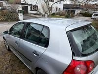 Gebraucht VW Golf V 105 PS (77 kW) 2004 Silber Kleinwagen