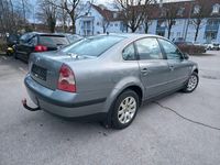 Gebraucht VW Passat 101 PS (74 kW) 2003 Grau Limousine