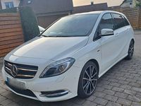 Gebraucht Mercedes B180 122 PS (89 kW) 2012 Weiß Van / Kleinbus