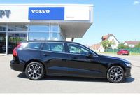 Gebraucht Volvo V60 Momentum 197 PS (144 kW) 2022 Black solid / solid Kombi