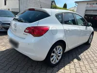 Gebraucht Opel Astra 110 PS (80 kW) 2012 Weiß Limousine