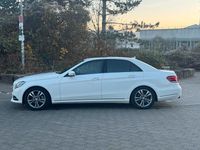 Gebraucht Mercedes E220 Avantgarde 170 PS (125 kW) 2015 Weiß Limousine