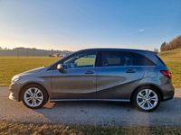 Gebraucht Mercedes B200 136 PS (100 kW) 2016 Grau Van / Kleinbus