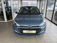 Gebraucht Hyundai i20 Intro Edition 101 PS (74 kW) 2015 Blau Limousine