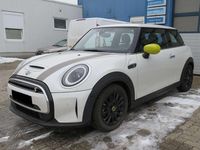 Gebraucht Mini Cooper SE 135 kW (184 PS) 2023 Nanuq white Kleinwagen
