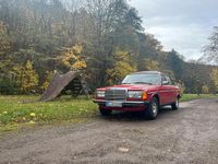 Gebraucht Mercedes E230 140 PS (102 kW) 1983 Rot Limousine