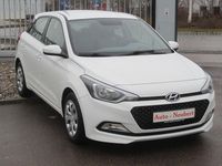 Gebraucht Hyundai i20 Classic 84 PS (61 kW) 2017 Polar white Limousine
