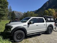 Używany Ford V8 Lariat 401 KM (294 kW) 2019 Srebrny SUV