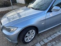 Gebraucht BMW 318 143 PS (105 kW) 2012 Blau Kombi