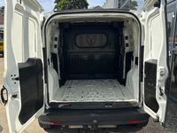 Gebraucht Opel Combo 120 PS (88 kW) 2018 Polar white Van / Kleinbus