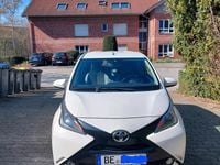 Gebraucht Toyota Aygo 69 PS (50 kW) 2016 Weiß Kleinwagen