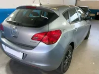 Używany Opel Astra Selection 101 KM (74 kW) 2011 Srebrny Hatchback