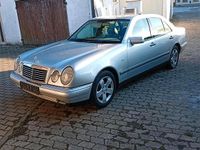 Gebraucht Mercedes E280 150 PS (110 kW) 1999 Silber Limousine