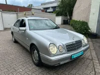 Gebraucht Mercedes E240 Elegance 170 PS (125 kW) 1998 Silber Limousine