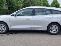 Gebraucht Ford Focus Cool & Connect 125 PS (91 kW) 2022 Polarsilber Kombi