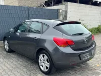 Gebraucht Opel Astra Edition 116 PS (85 kW) 2010 Grau Limousine