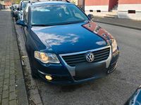 Gebraucht VW Passat 140 PS (102 kW) 2010 Blau Limousine