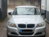 Gebraucht BMW 318 143 PS (105 kW) 2010 Silber Limousine