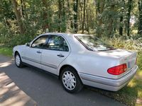 Gebraucht Mercedes E320 Classic 220 PS (161 kW) 1995 Silber Limousine