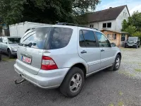 Gebraucht Mercedes ML270 163 PS (119 kW) 2005 Silber SUV