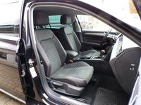 Gebraucht VW Passat Elegance 150 PS (110 kW) 2024 Deep black perleffekt (schwarz) Kombi