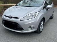 Gebraucht Ford Fiesta 82 PS (60 kW) 2011 Silber Kleinwagen