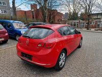 Gebraucht Opel Astra 110 PS (80 kW) 2012 Rot Limousine