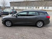 Gebraucht Ford Focus Titanium 120 PS (88 kW) 2019 Grau Limousine