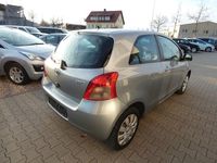 Gebraucht Toyota Yaris Sol 69 PS (50 kW) 2006 Silber Limousine