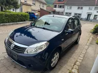 Używany Dacia Sandero 75 KM (55 kW) 2012 Niebieski Hatchback