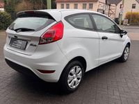 Gebraucht Ford Fiesta Ambiente 60 PS (44 kW) 2016 Weiß Kleinwagen