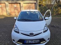 Używany Toyota Aygo Cool 68 KM (50 kW) 2012 Biały Hatchback