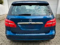 Gebraucht Mercedes B180 109 PS (80 kW) 2012 Blau Van / Kleinbus