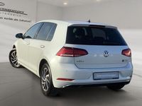 Gebraucht VW Golf VII Sound 150 PS (110 kW) 2018 Weiß (oryxwhite perlmutteffekt) Limousine